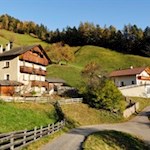 Die Wanderung nach Gifen führt an verstreuten Häusern und Höfen vorbei