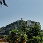 Hoch über Arco wacht Burg Arco über die Stadt