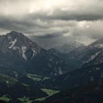 Der mächtige Dürrenstein wacht über das Pragser Tal und die Plätzwiese