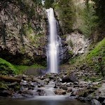 Der Obervintler Wasserfall fällt in stäubenden Sprüngen 43 m in die Tiefe