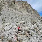 Il circuito di Settsass si snoda attraverso un labirinto di massi ben segnalati