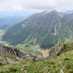 Auf dem Fallmetzer liegt dem Wanderer das Altfasstal zu Füßen