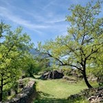 Roveri, resti archeologici e rocce porfiriche caratterizzano Castelfeder