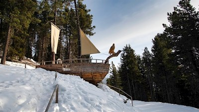 Mitten im Wald taucht ein Piratenschiff auf...