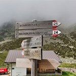 Bei der Tiefrastenhütte zweigt der Weg Nr. 24 ab