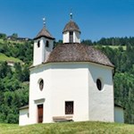 Der asphaltierte Rad- und Spazierweg führt an der Heilig-Grab-Kapelle vorbei