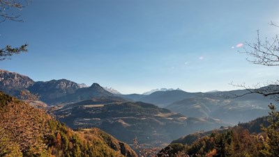Auf dem Weg zu den Erdpyramiden entfalten sich schöne Ausblicke