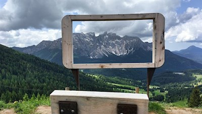 Bergkino unterhalb der Kölner Hütte mit Blick auf den Latemar