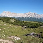 Unser Blick fällt auf die imposanten Felswände des Heiligkreuzkofel