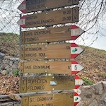 Der Weg zur Kehlburg und nach Amaten ist gut ausgeschildert