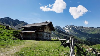 Die Innere Wumblsalm vor blauem Sommerhimmel