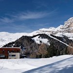 Die Juac-Hütte lädt sommers wie winters zur Einkehr ein