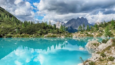 Fairy-tale surroundings reflected in the turquoise Sorapis Lake