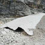 Die Schneehöhle am Fuße des Zehnerkofel