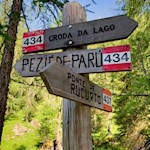 Sul sentiero n. 434 fino al rifugio Croda da Lago