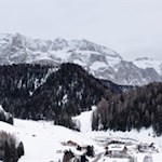 Der Kreuzweg öffnet schöne Ausblicke auf den Sellastock