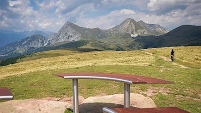 Blick auf den Ifinger und den Plattenspitz vom Panoramatisch des Kreuzjoch