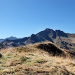 Unser Blick fällt auf das gegenüberliegende Ratschinger Kreuz
