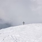 Nur noch wenige Meter bis zum schmiedeisernen Gipfelkreuz
