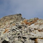 Die letzten Anstiegmeter führen über felsige Passagen