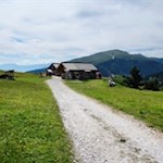 Auch die Hütte Sot Pütia lädt zur Einkehr