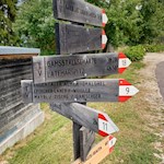 Bei der Talstation in Obereggen zweigt der Wanderweg Nr. 9 zu den Eggentaler Almen ab