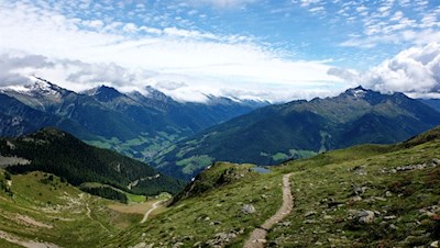 Unterwegs erschließen sich schöne Ausblicke