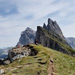 Eines der begehrtesten Fotomotive in Südtirol: der seitwärts gerichtete Blick auf die Geislerspitzen
