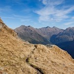 Auf dem schmalen Wanderpfad in Richtung Flecknerspitze