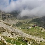 Bei der Tiefrastenhütte zweigt der Weg Nr. 22 in Richtung Eidechsspitze ab