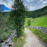 Der Mühlenweg Campill zieht sich den Seres-Bach entlang