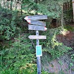 Das Wanderschild Nr. 2 weist den Weg zur Klausner Hütte