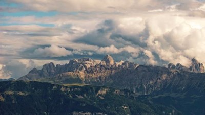 Spektakulärer Weitblick auf den Rosengarten vom Latzfonser Kreuz 