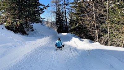 Die Rodelbahn von der Kreuzwiesenalm verspricht ein schwungvolles Wintervergnügen