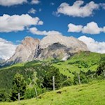 I monti Sasso Lungo e Sasso Piatto  incantano gli escursionisti