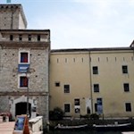 Heute beherbergt die einst wehrhafte Rocca di Riva das Stadtmuseum
