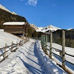 Winterwandern-auf-dem-Naturerlebnisweg-in-Villnöss
