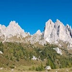 Ai piedi degli scoscesi Cadini di Misurina fino al rifugio Città di Carpi