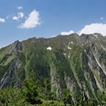 Neben uns erhebt sich der Schönberg