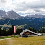 Die Seurasas-Alm vor malerischer Kulisse