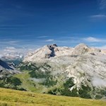 Bereits während des Anstiegs auf den Col Bechei genießt man traumverlorene Ausblicke