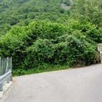 Von der Straße zweigt schließlich links der Weg zum Rablander Waalweg ab