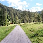 Vom Gsieser Talschluss folgen wir zunächst der kleinen Asphaltstraße