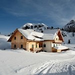 Die-Fodara-Vedla-Hütte-im-tiefen-Winterschlaf