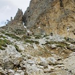 Die nostalgischen Gondeln ersparen den recht steilen Anstieg zur Toni-Demetz-Hütte