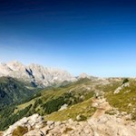 Nahezu eben schängelt sich der Friedrich-August-Weg in Richtung Plattkofelhütte