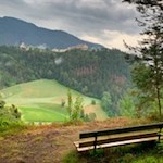 Ausblick-auf-das-sagenumwobene-Schloss-Rodenegg