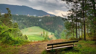 Ausblick auf das sagenumwobene Schloss Rodenegg