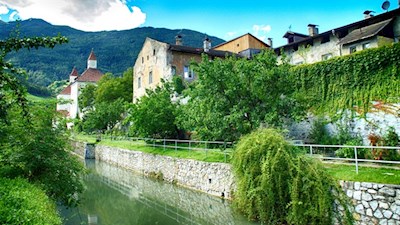 Noch heute sind die Wassergräben um die Hofburg mit Wasser gefüllt