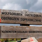 Die Wanderung von Klobenstein nach Wolfsgruben ist mit einer Stunde ausgeschildert